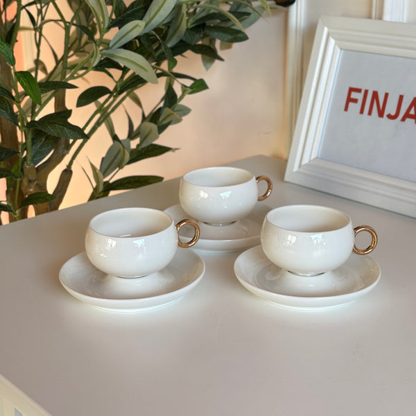 طقم فناجين قهوة ابيض ساده بيد ذهبية