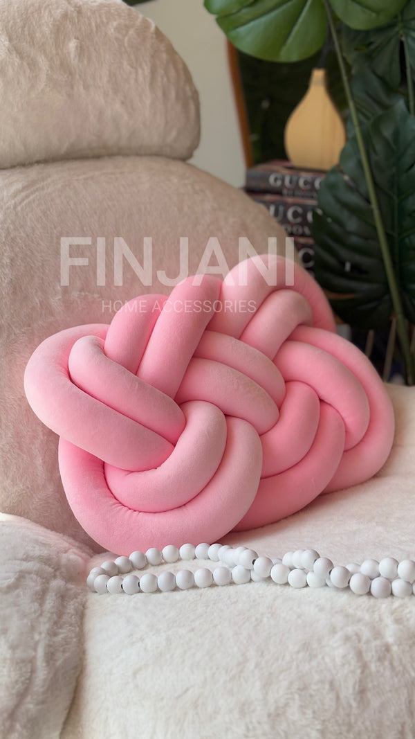 مخدة مجلدة زهري غامق 💗🎀