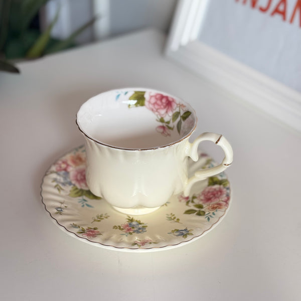 كوب شاي مورد زهري واخضر